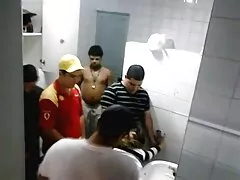 Gruba Dziewczyna wstawić gumowy kogut przed kamerą w darmowe sex filmy nastolatek jej pochwie