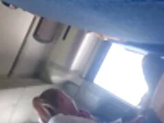 Dziewczyna kąpie się darmowe sex filmy z mamuśkami nago w stawie.