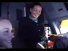 Reporter filmy darmowe se i korespondent trzymają się zadania.