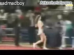 Dojrzała sex filmy za darmo mamuski brunetka robi loda w gardle, klęcząc na podłodze