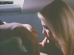 Laska podnosi spódnicę i zdejmuje majtki na ulicy darmowe srx filmy