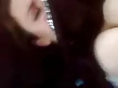 Czarna kobieta w darmowe filmy z ostrym sexem różowym topie chodzić w sporcie bez spodni